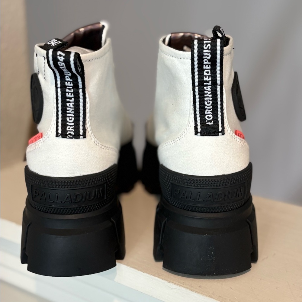 Palladium Revolt Hi TX Star White Platform Boot / 97242-116-M / Womens Size 6.5 - Picture 9 of 9